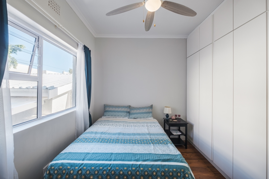 1 Bedroom Property for Sale in Vredehoek Western Cape